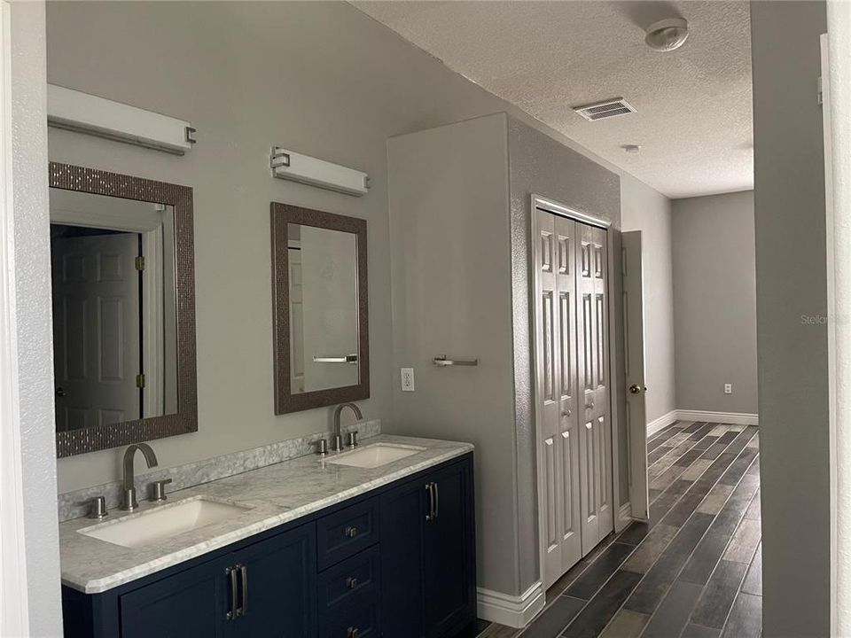 For Rent: $2,100 (4 beds, 2 baths, 2101 Square Feet)