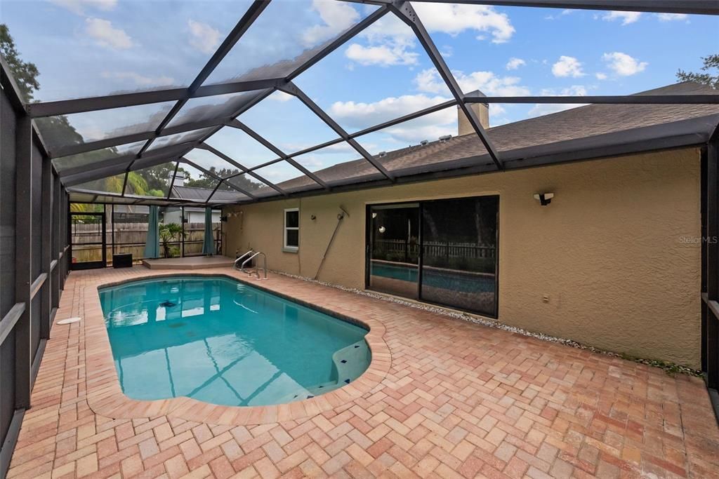 For Sale: $549,900 (4 beds, 2 baths, 2040 Square Feet)
