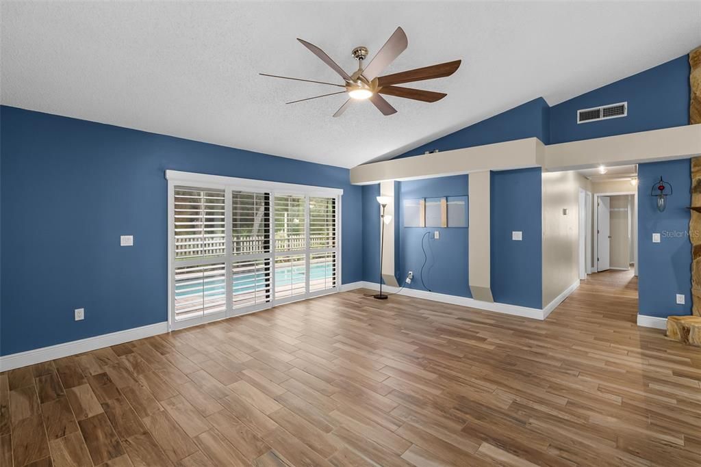 For Sale: $549,900 (4 beds, 2 baths, 2040 Square Feet)