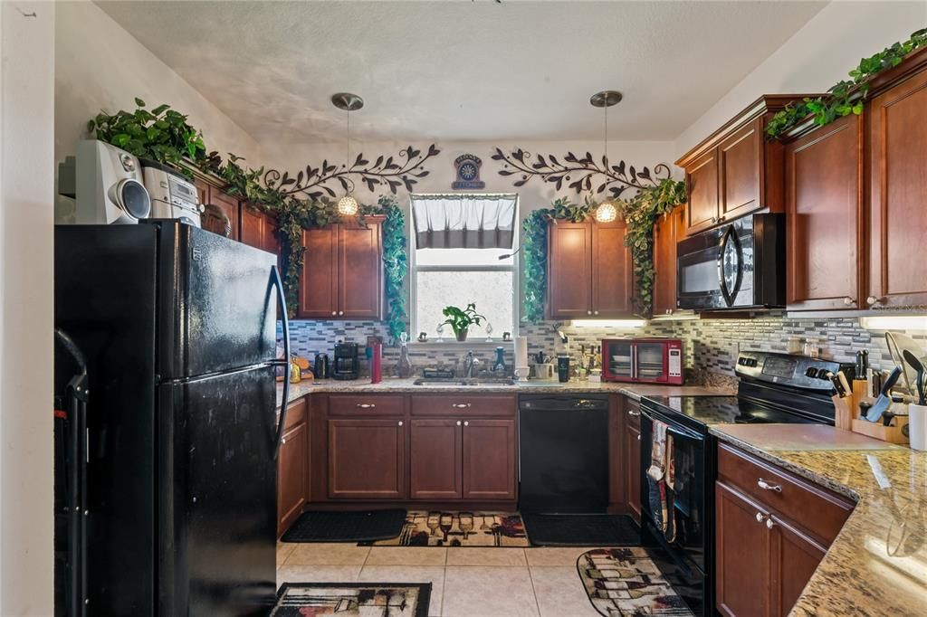For Sale: $320,000 (3 beds, 2 baths, 1629 Square Feet)