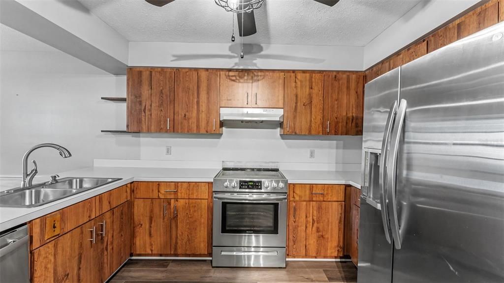 На продажу: $389,000 (3 спален, 2 ванн, 2201 Квадратных фут)