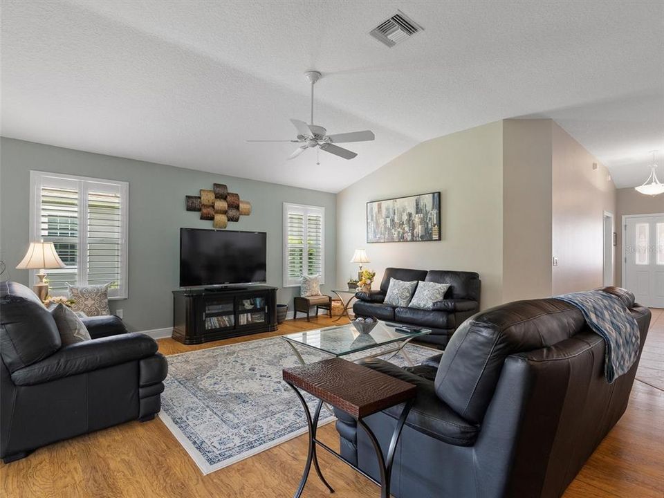 For Sale: $425,000 (3 beds, 2 baths, 1887 Square Feet)