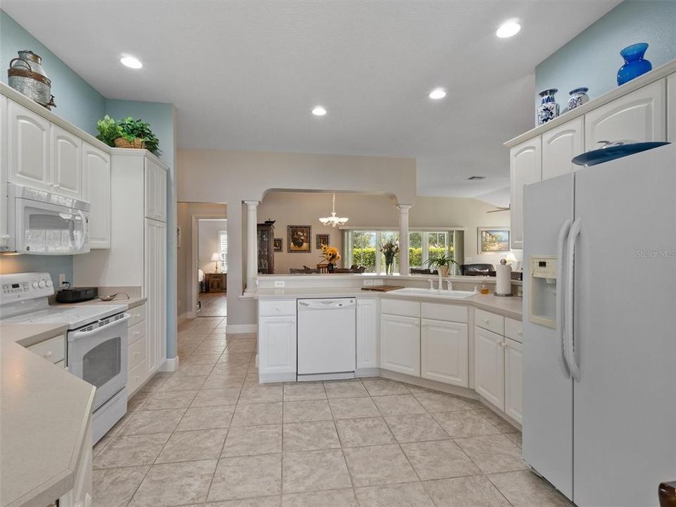For Sale: $425,000 (3 beds, 2 baths, 1887 Square Feet)