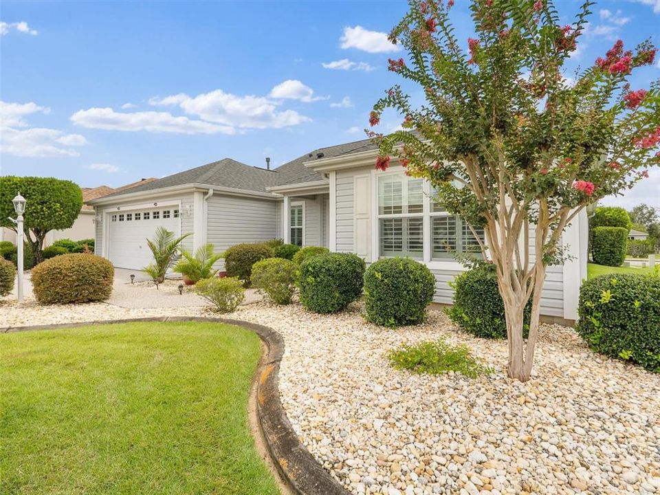 For Sale: $425,000 (3 beds, 2 baths, 1887 Square Feet)