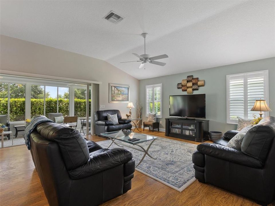 For Sale: $425,000 (3 beds, 2 baths, 1887 Square Feet)