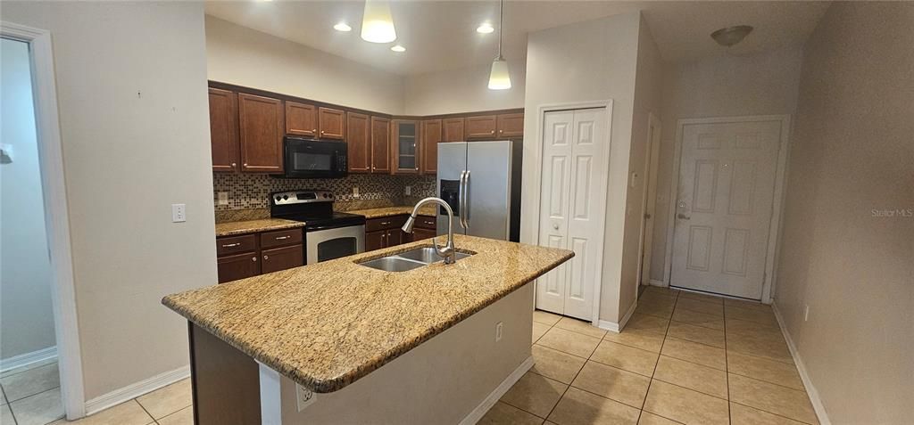 For Rent: $1,995 (3 beds, 2 baths, 1282 Square Feet)