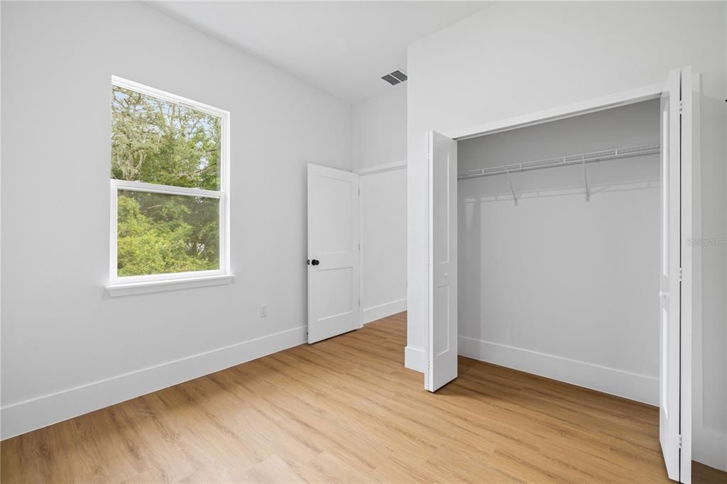 На продажу: $330,000 (4 спален, 3 ванн, 1896 Квадратных фут)