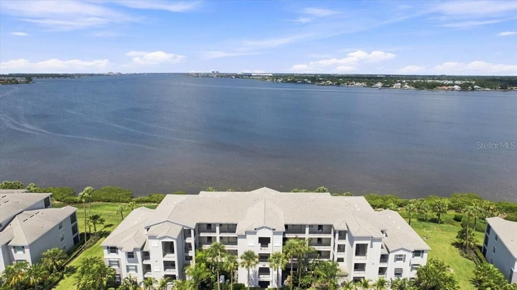 For Rent: $2,475 (2 beds, 2 baths, 1255 Square Feet)