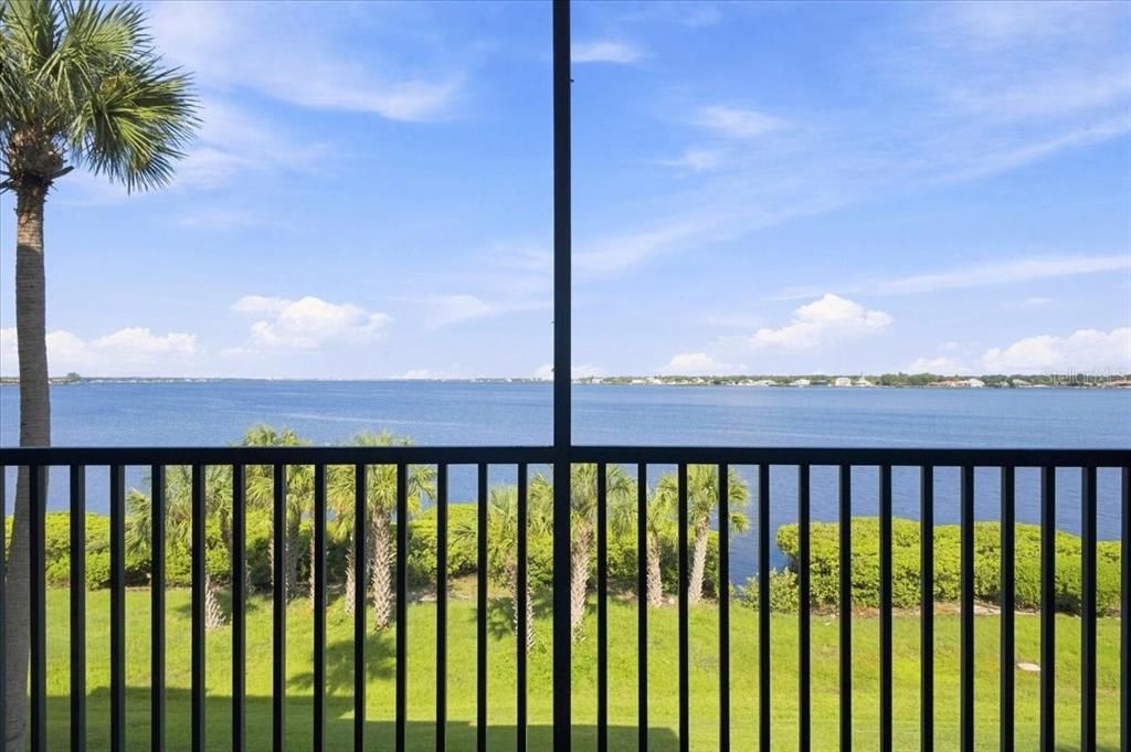 For Rent: $2,475 (2 beds, 2 baths, 1255 Square Feet)