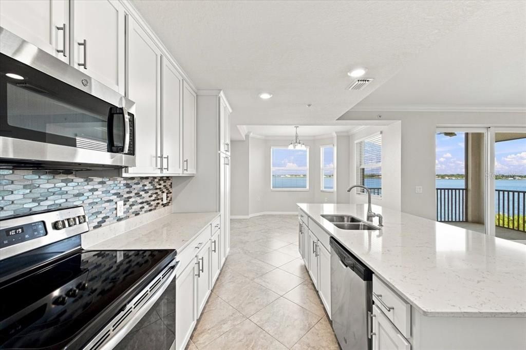 For Rent: $2,475 (2 beds, 2 baths, 1255 Square Feet)