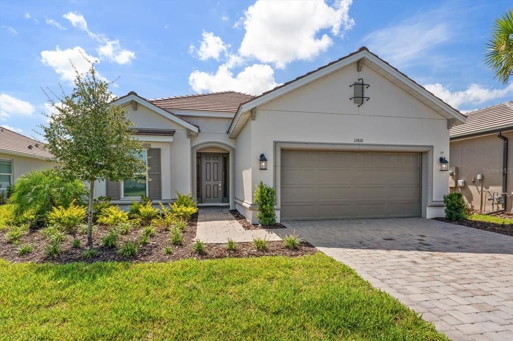 For Sale: $625,000 (3 beds, 3 baths, 2335 Square Feet)