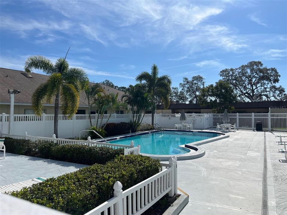 For Sale: $157,000 (1 beds, 1 baths, 707 Square Feet)