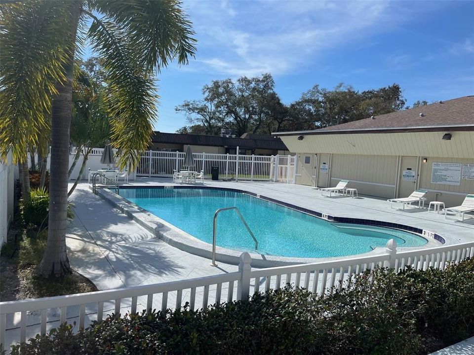 For Sale: $157,000 (1 beds, 1 baths, 707 Square Feet)