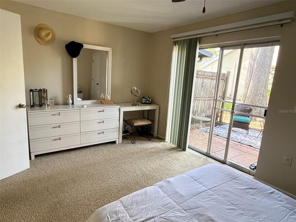 For Sale: $157,000 (1 beds, 1 baths, 707 Square Feet)