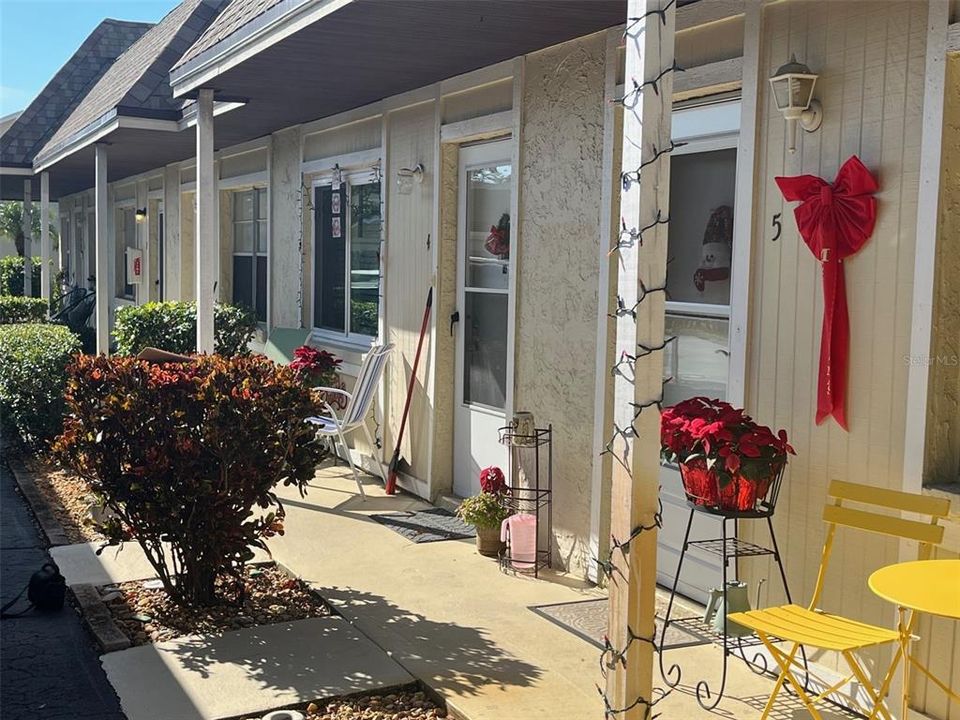 For Sale: $157,000 (1 beds, 1 baths, 707 Square Feet)