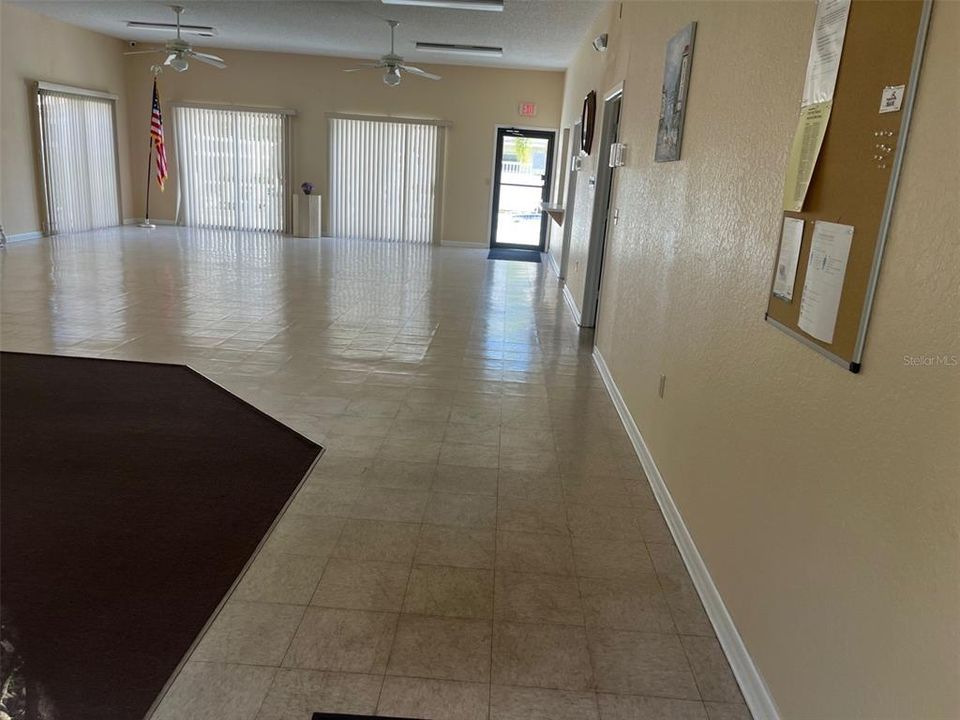 For Sale: $157,000 (1 beds, 1 baths, 707 Square Feet)