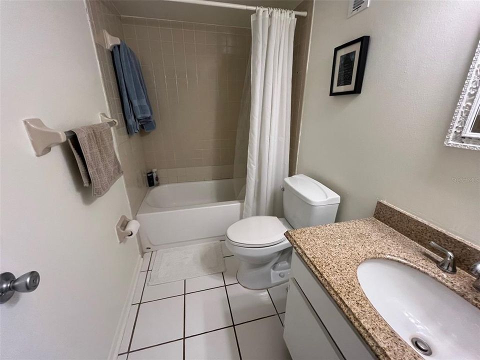 For Sale: $157,000 (1 beds, 1 baths, 707 Square Feet)