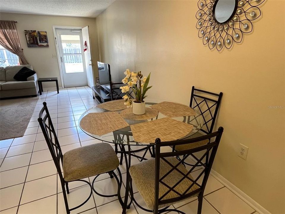 For Sale: $157,000 (1 beds, 1 baths, 707 Square Feet)