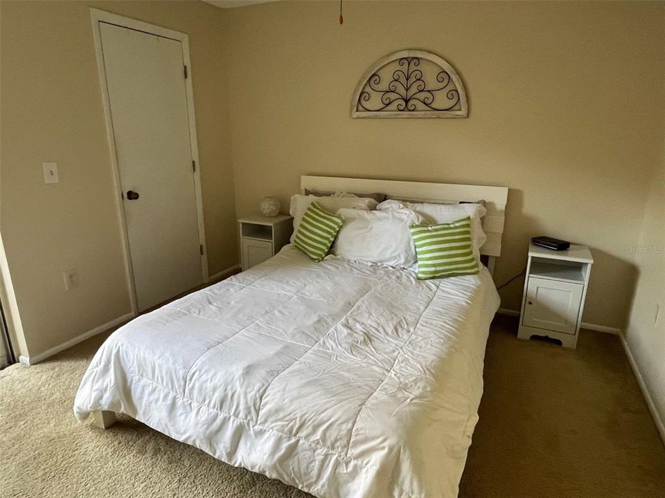 For Sale: $157,000 (1 beds, 1 baths, 707 Square Feet)