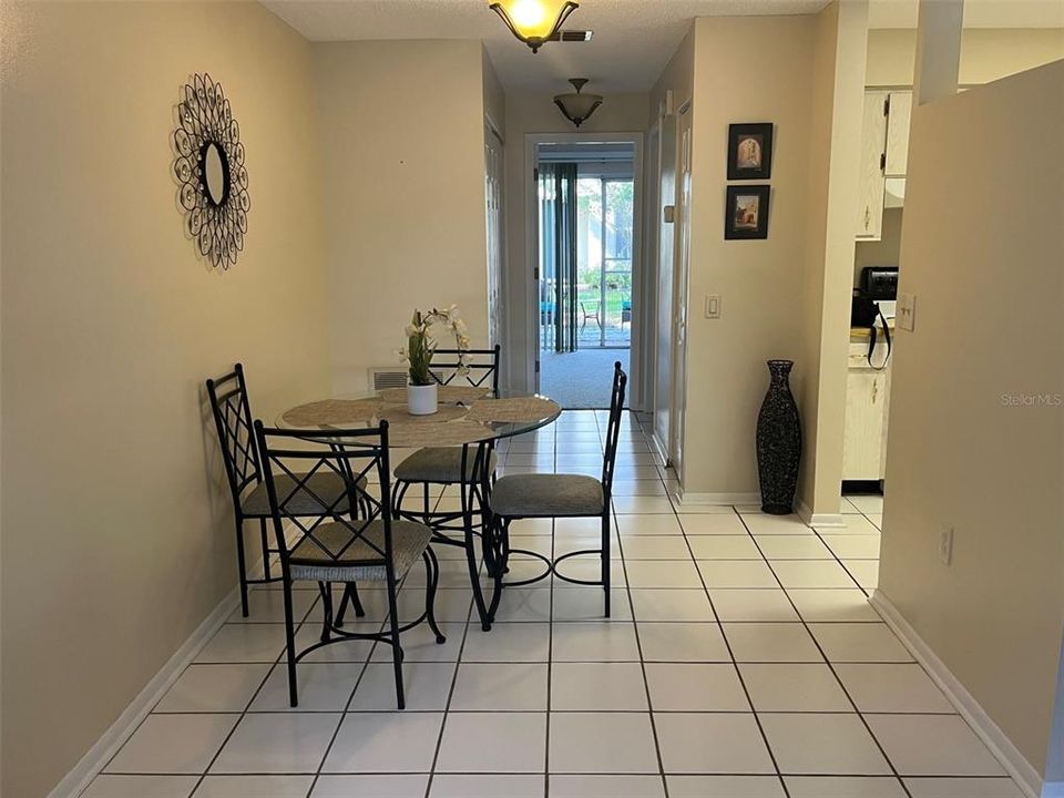 For Sale: $157,000 (1 beds, 1 baths, 707 Square Feet)