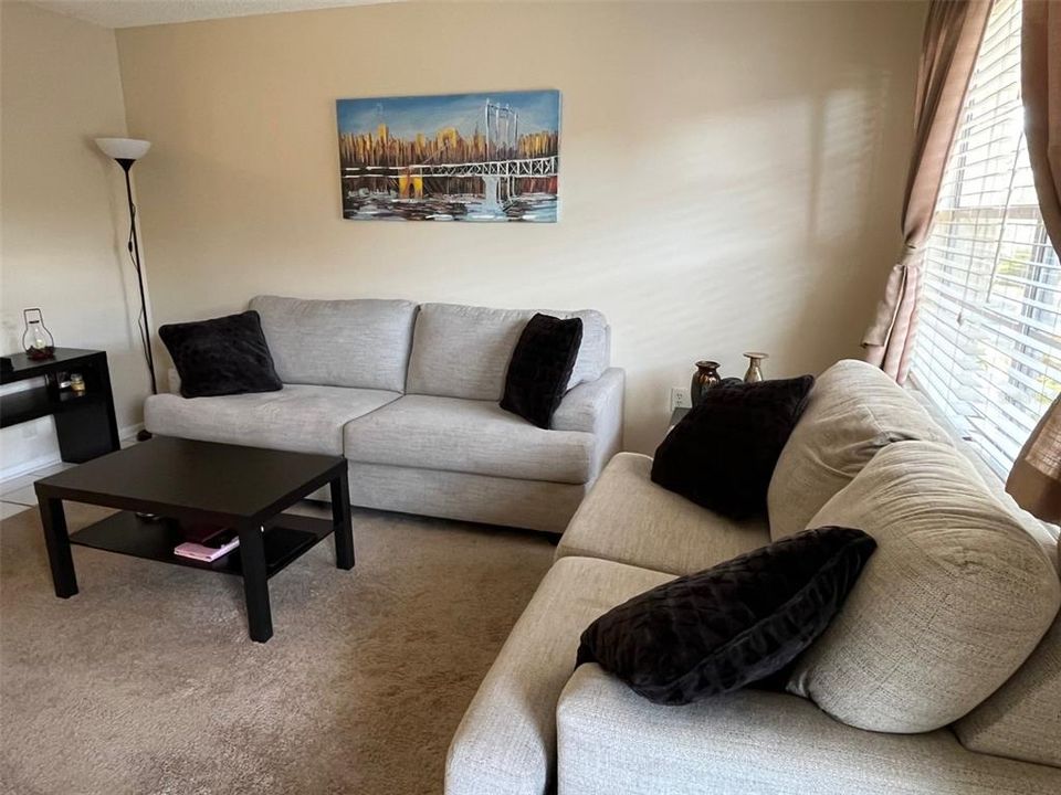 For Sale: $157,000 (1 beds, 1 baths, 707 Square Feet)