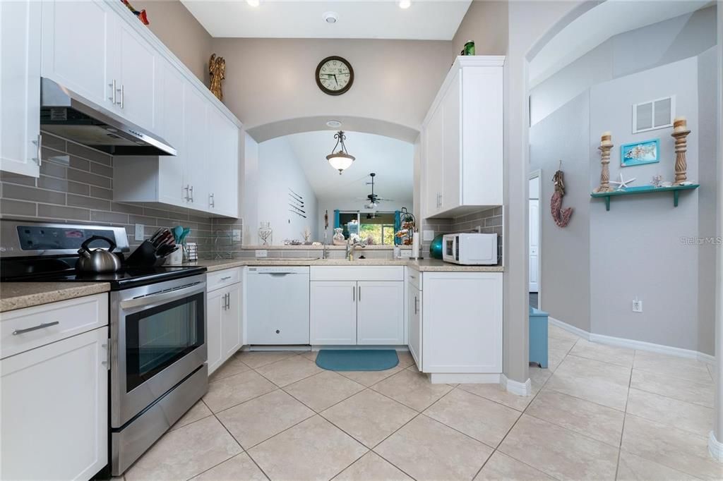 For Rent: $2,400 (3 beds, 2 baths, 1765 Square Feet)