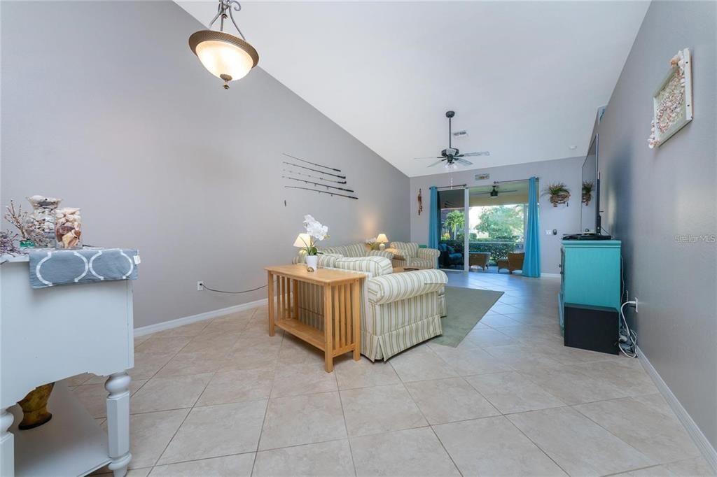For Rent: $2,400 (3 beds, 2 baths, 1765 Square Feet)