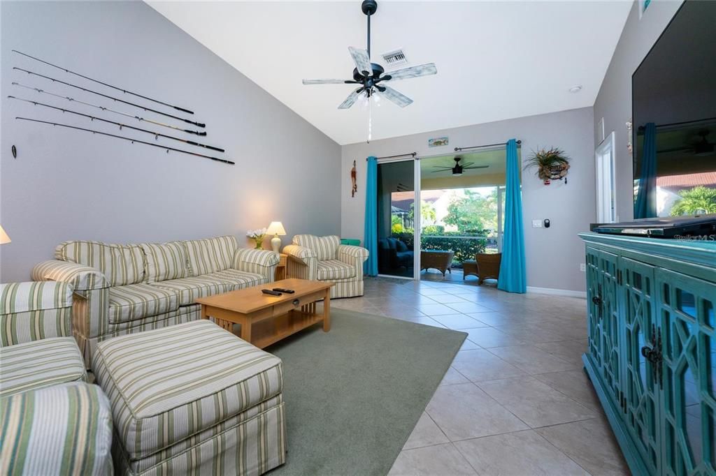 For Rent: $2,400 (3 beds, 2 baths, 1765 Square Feet)
