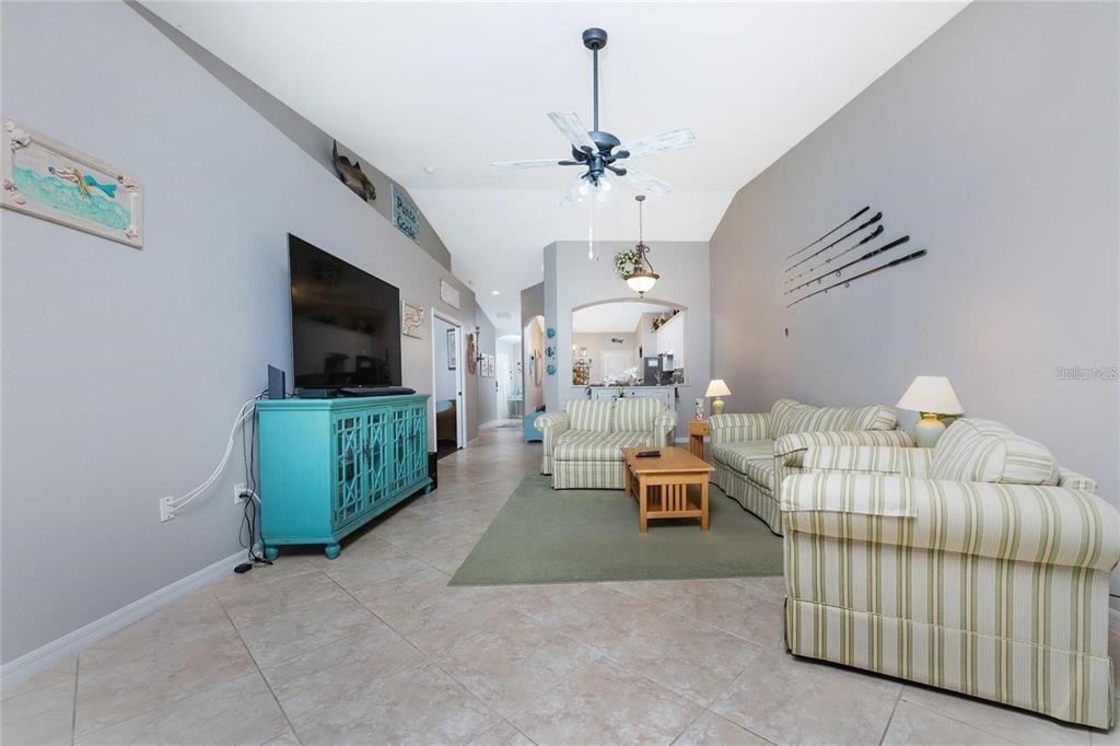 For Rent: $2,400 (3 beds, 2 baths, 1765 Square Feet)