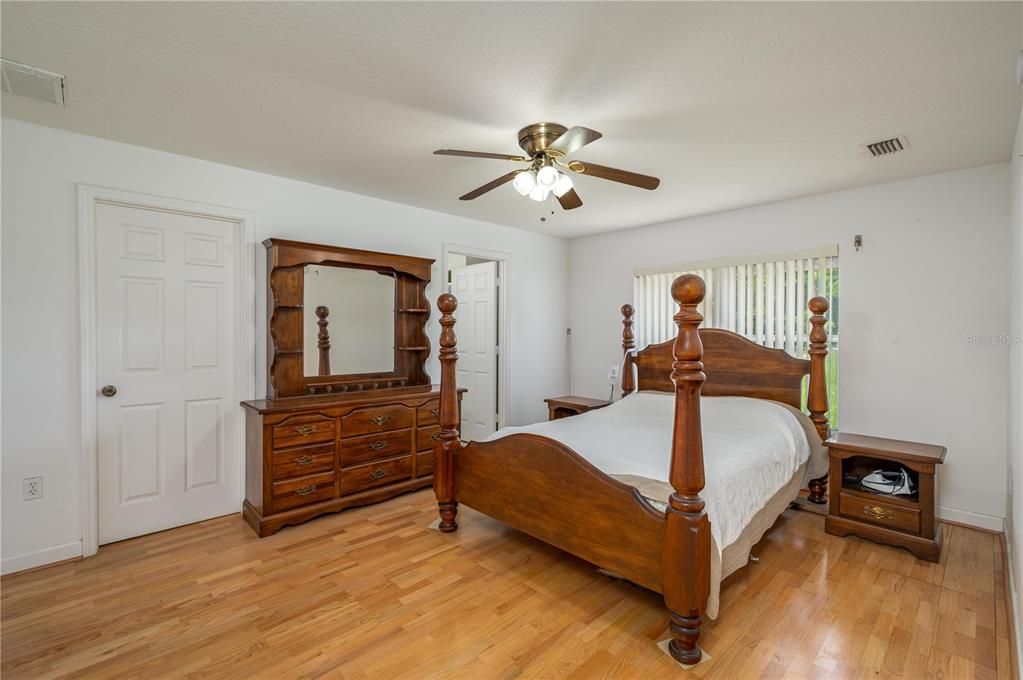 For Sale: $425,000 (2 beds, 2 baths, 1542 Square Feet)