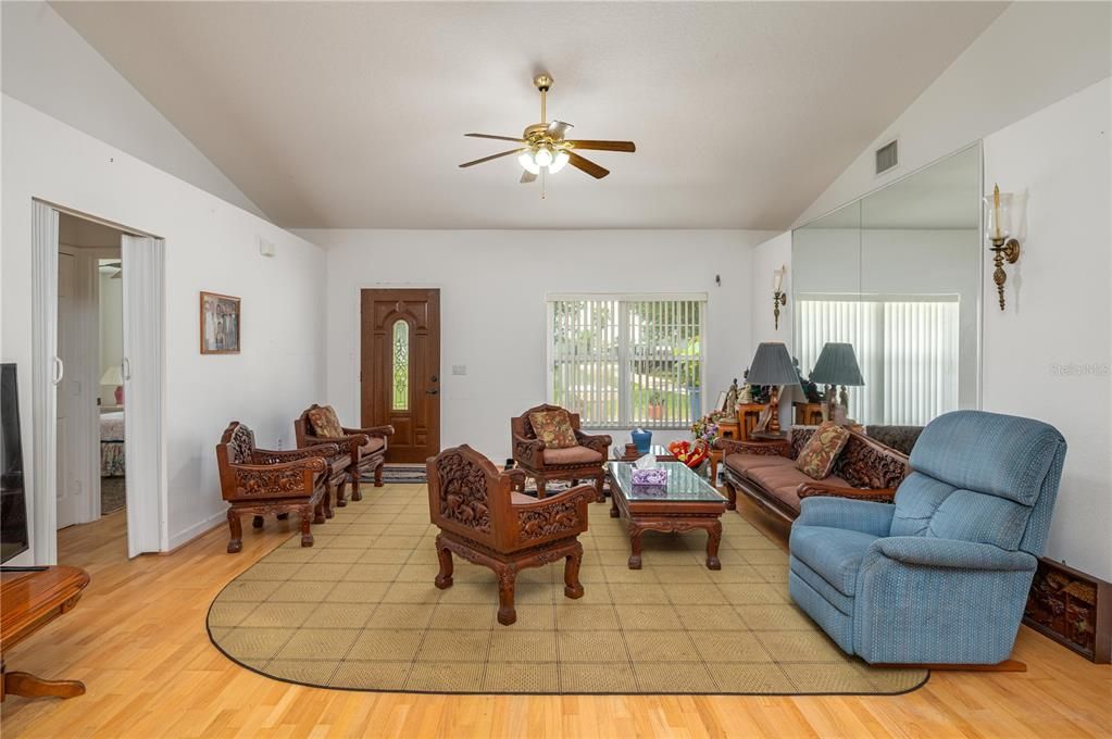 For Sale: $425,000 (2 beds, 2 baths, 1542 Square Feet)