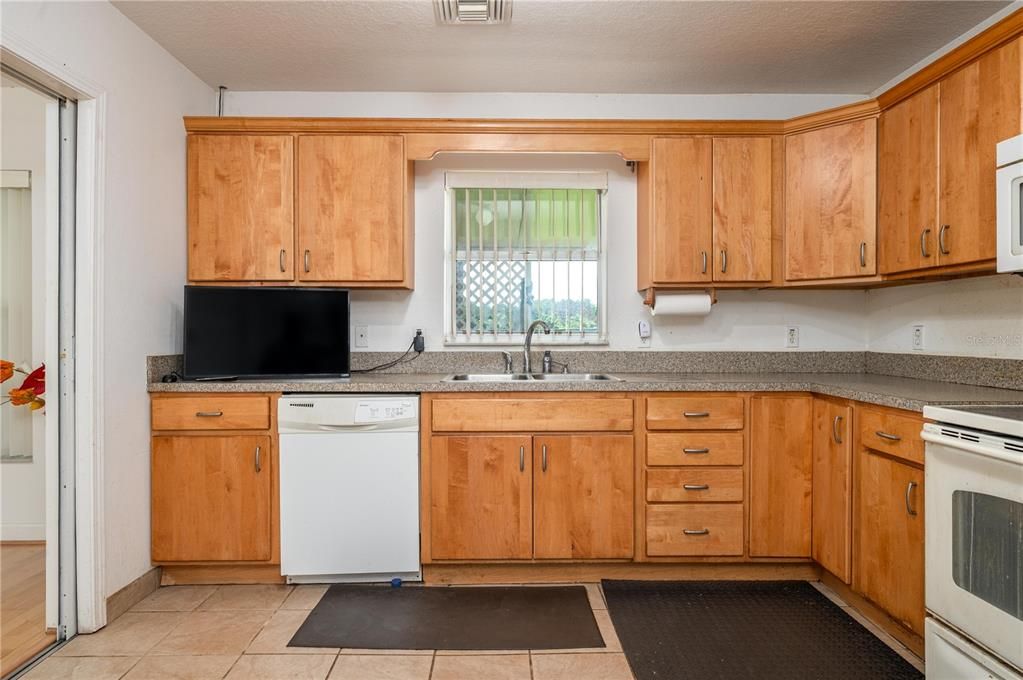For Sale: $425,000 (2 beds, 2 baths, 1542 Square Feet)