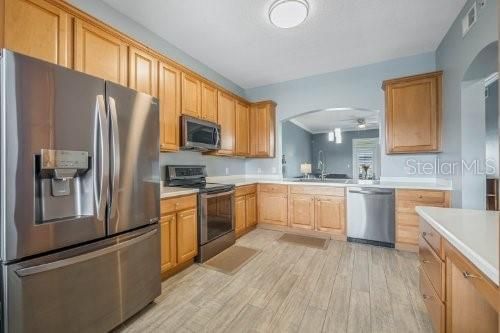 На продажу: $360,000 (2 спален, 2 ванн, 1435 Квадратных фут)