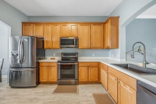 На продажу: $360,000 (2 спален, 2 ванн, 1435 Квадратных фут)