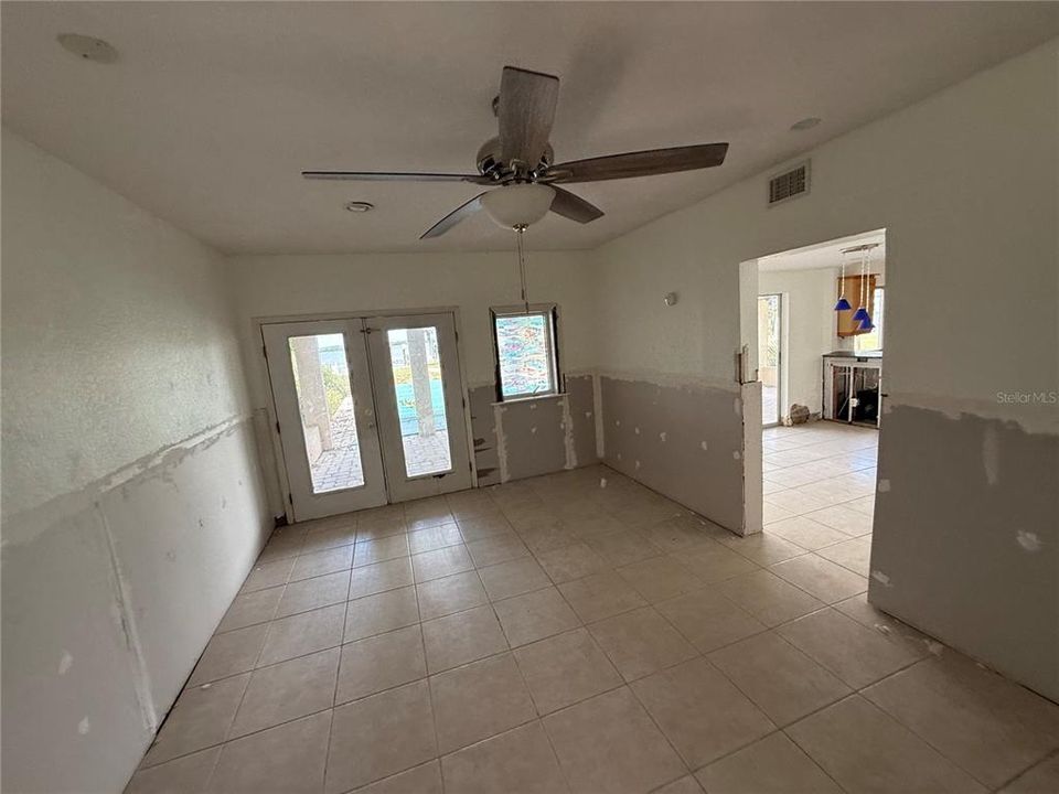 En Venta: $620,000 (3 camas, 2 baños, 2550 Pies cuadrados)