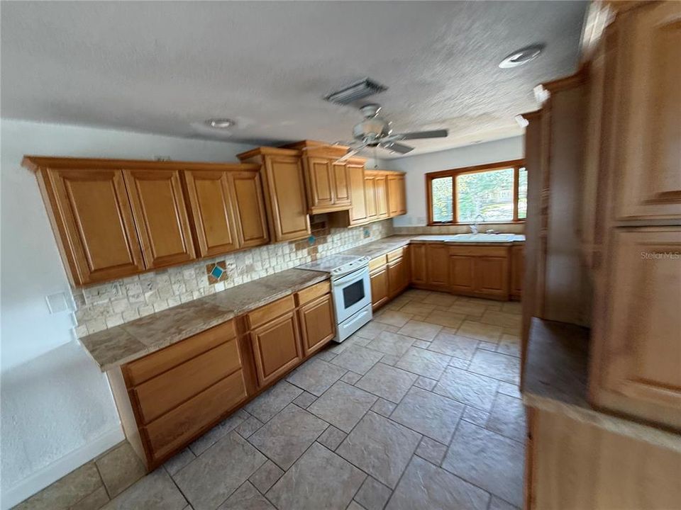 En Venta: $620,000 (3 camas, 2 baños, 2550 Pies cuadrados)