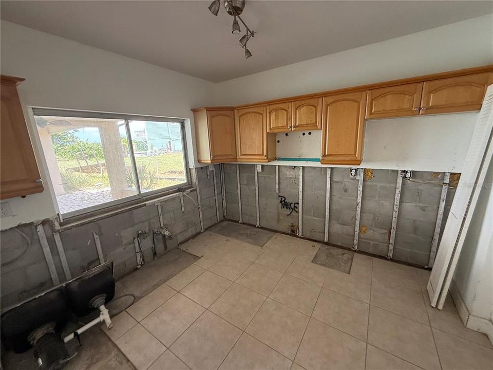 En Venta: $620,000 (3 camas, 2 baños, 2550 Pies cuadrados)
