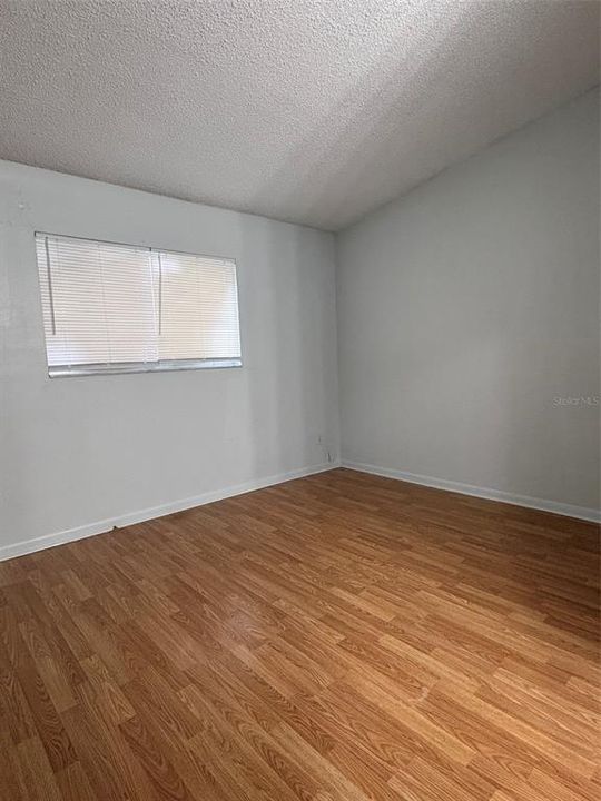 For Sale: $145,000 (2 beds, 1 baths, 936 Square Feet)