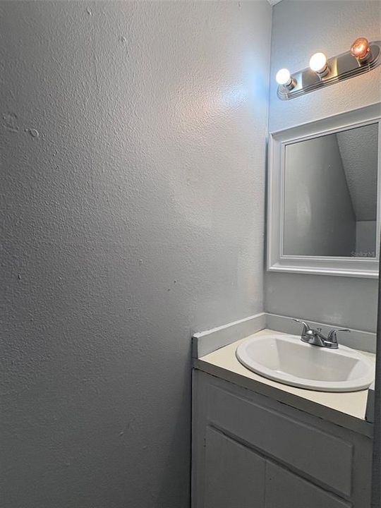 For Sale: $145,000 (2 beds, 1 baths, 936 Square Feet)