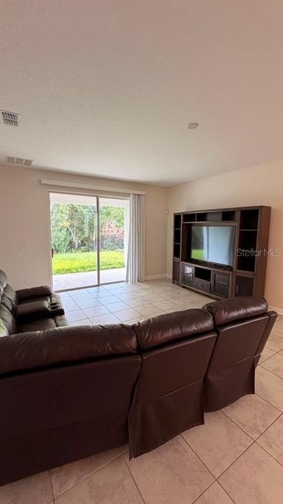 For Rent: $2,900 (3 beds, 2 baths, 2068 Square Feet)
