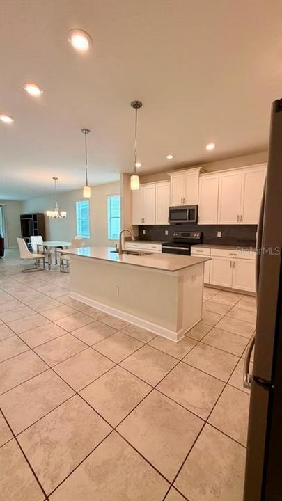 For Rent: $2,900 (3 beds, 2 baths, 2068 Square Feet)