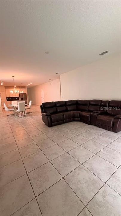 For Rent: $2,900 (3 beds, 2 baths, 2068 Square Feet)