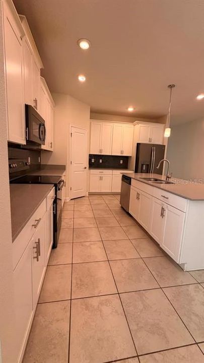 For Rent: $2,900 (3 beds, 2 baths, 2068 Square Feet)