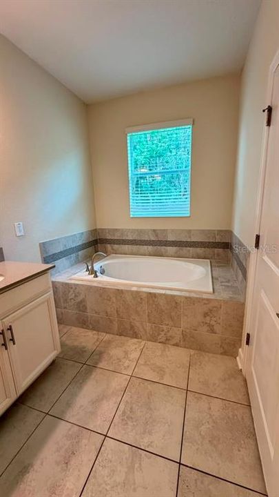 For Rent: $2,900 (3 beds, 2 baths, 2068 Square Feet)