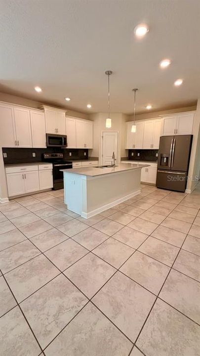 For Rent: $2,900 (3 beds, 2 baths, 2068 Square Feet)