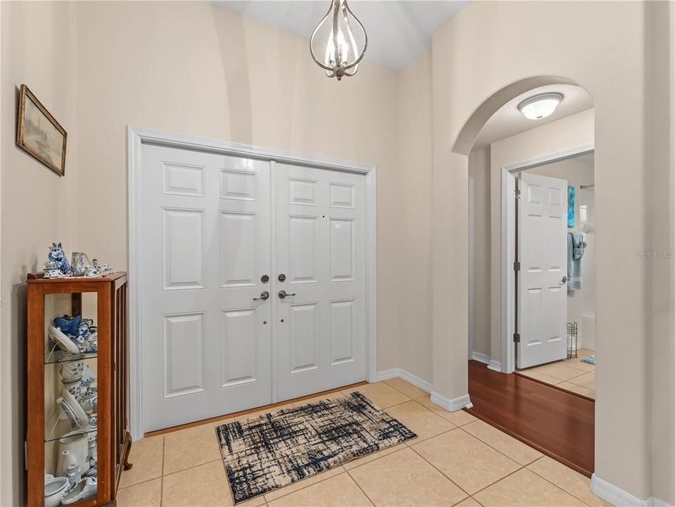 For Sale: $310,000 (3 beds, 2 baths, 1716 Square Feet)