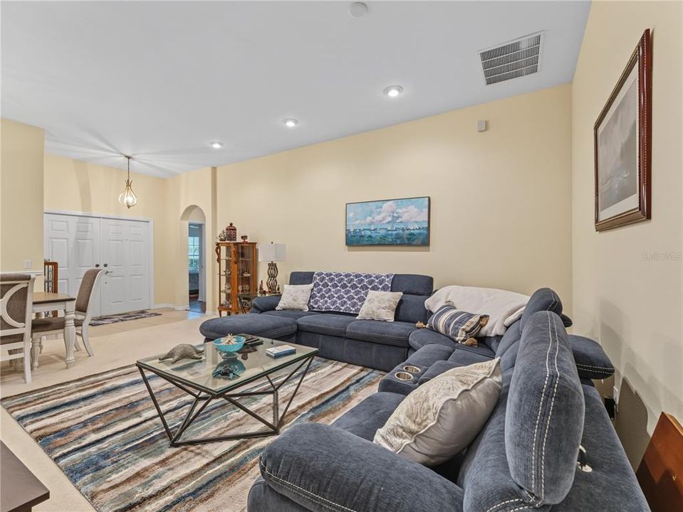 For Sale: $310,000 (3 beds, 2 baths, 1716 Square Feet)