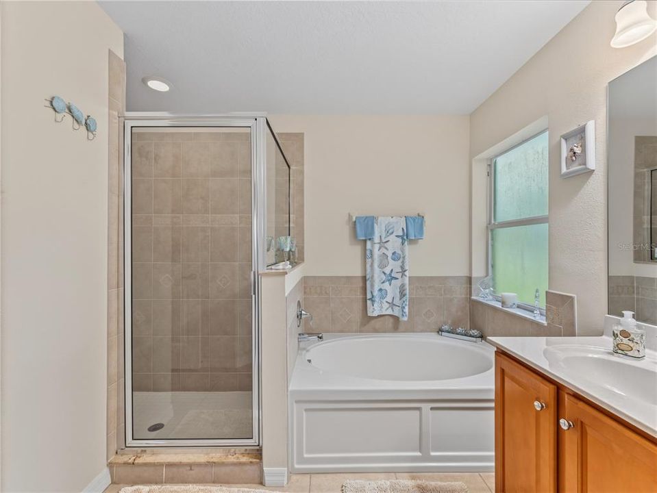 For Sale: $310,000 (3 beds, 2 baths, 1716 Square Feet)