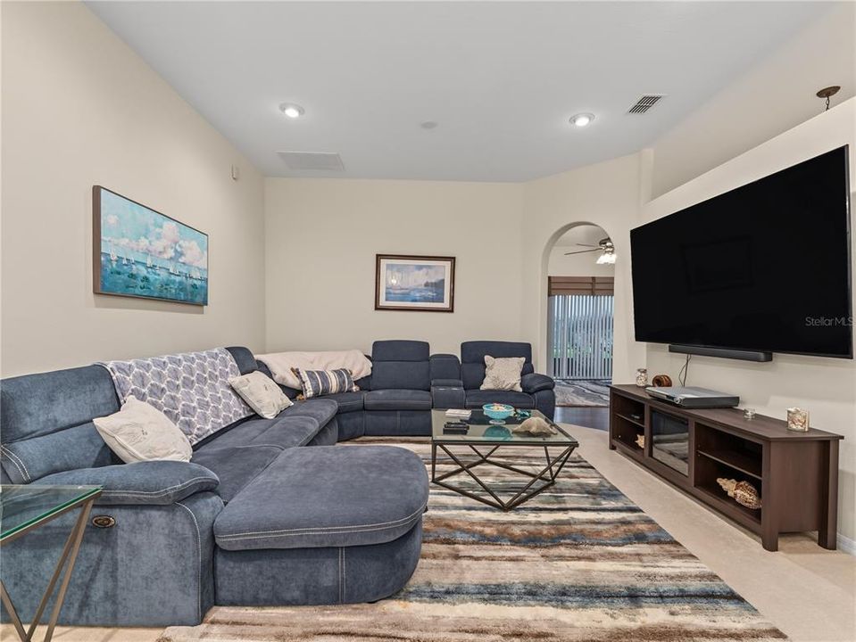 For Sale: $310,000 (3 beds, 2 baths, 1716 Square Feet)