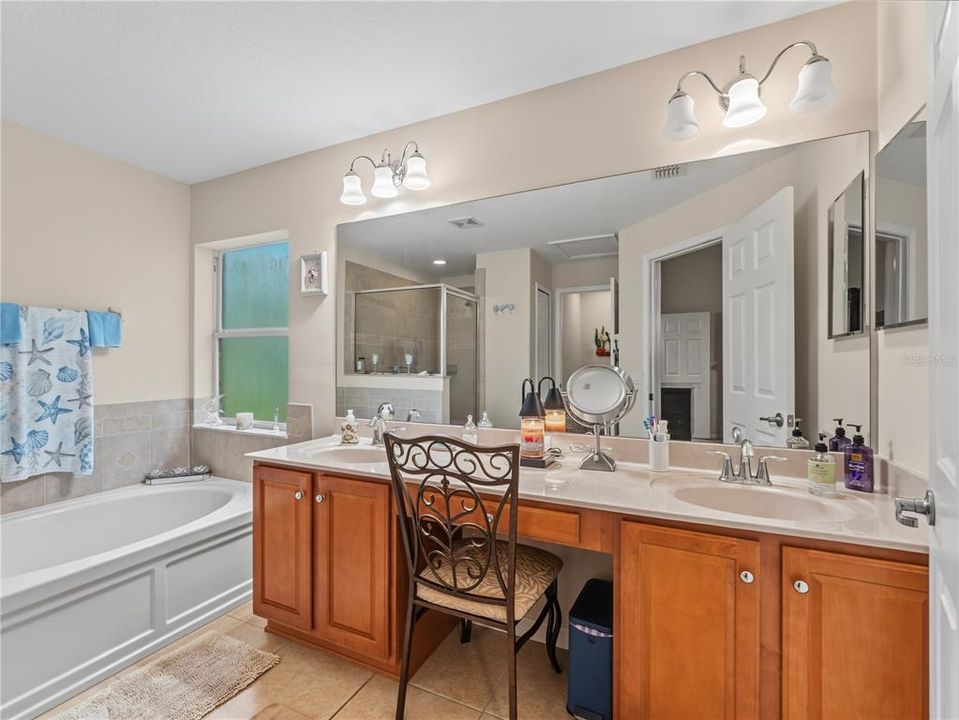 For Sale: $310,000 (3 beds, 2 baths, 1716 Square Feet)